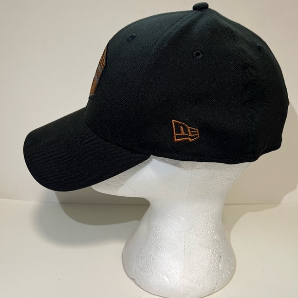 Carolina Panthers New Era 39THIRTY Flex Hat Medium-Large Black Leather Logo - Picture 3 of 8